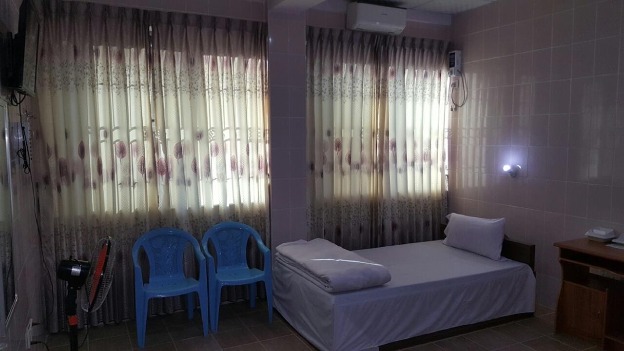 Red Dragon Hotel Hsipaw Buitenkant foto