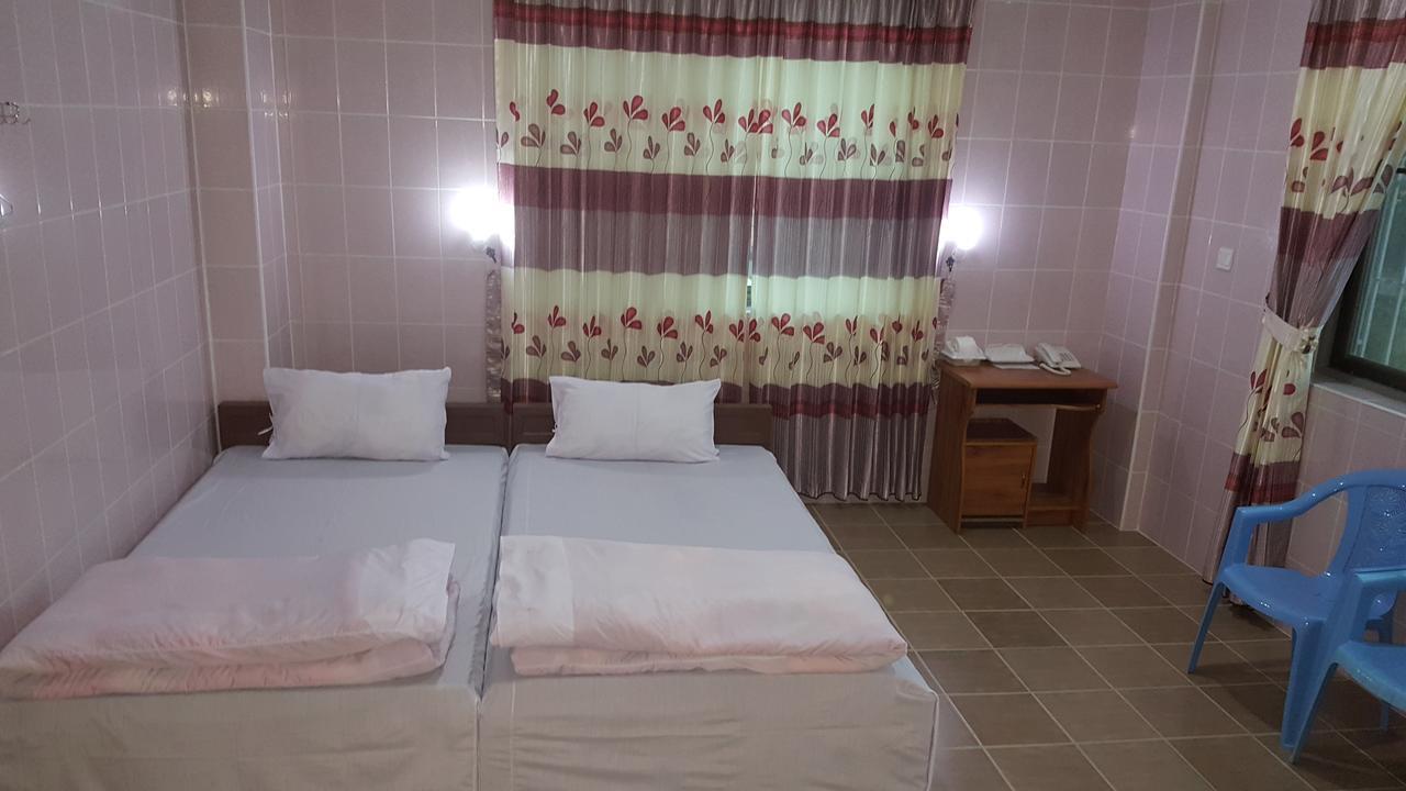 Red Dragon Hotel Hsipaw Buitenkant foto