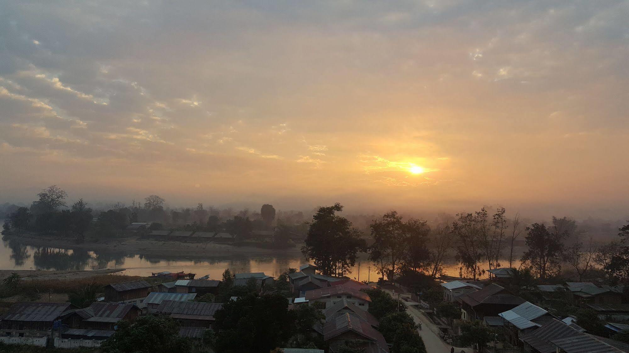 Red Dragon Hotel Hsipaw Buitenkant foto