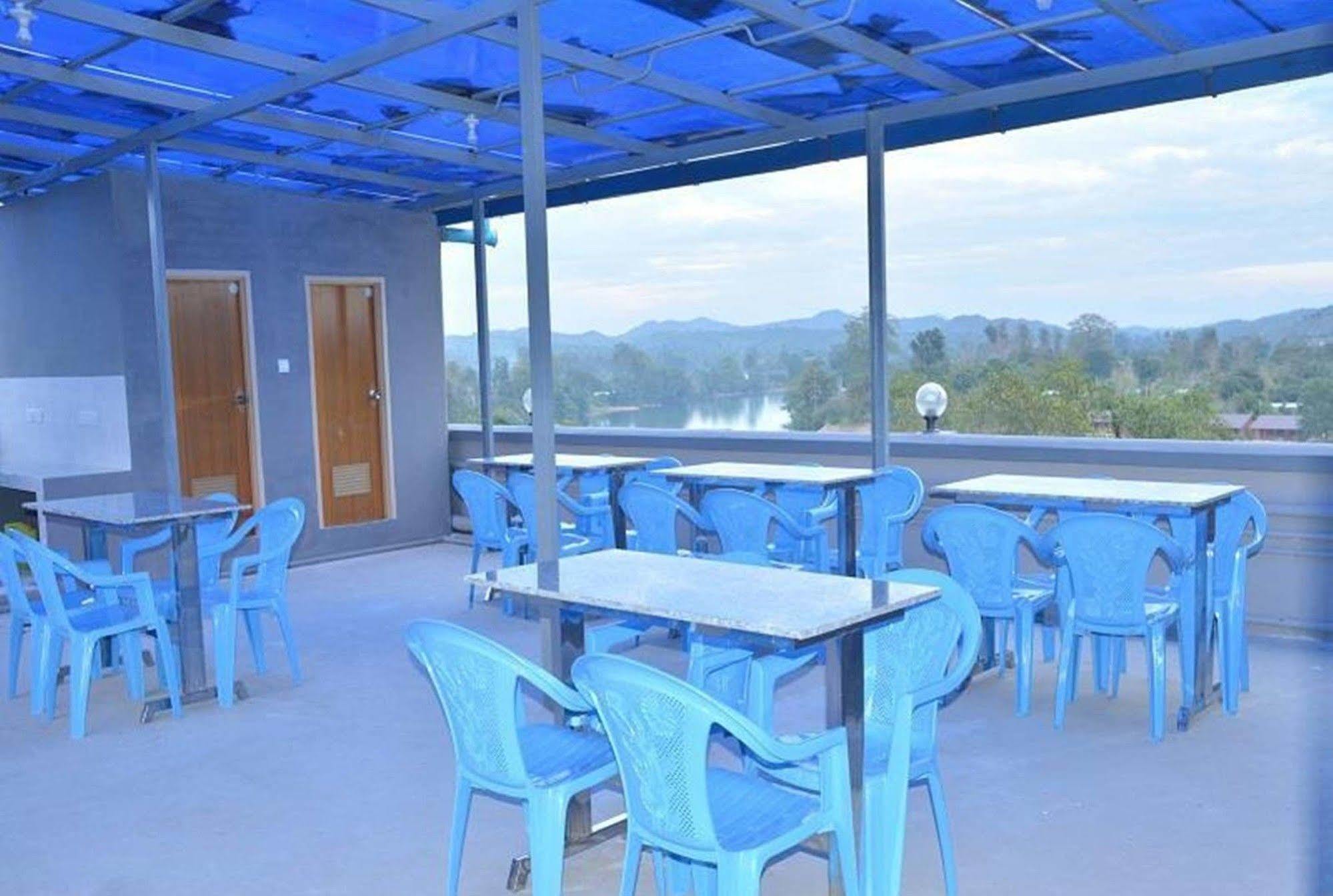 Red Dragon Hotel Hsipaw Buitenkant foto